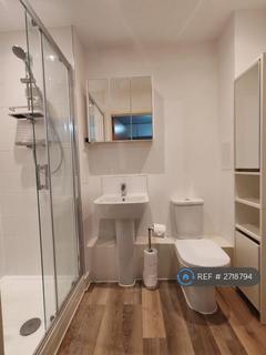 1 bedroom in a flat share to rent, Ridding Lane, Greenford, UB6