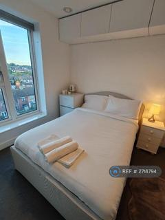 1 bedroom in a flat share to rent, Ridding Lane, Greenford, UB6