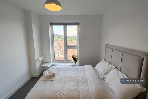 1 bedroom in a flat share to rent, Ridding Lane, Greenford, UB6