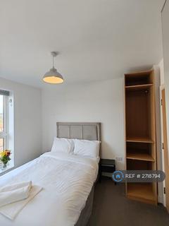 1 bedroom in a flat share to rent, Ridding Lane, Greenford, UB6