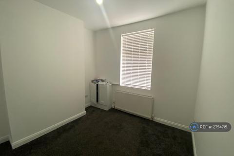 3 bedroom terraced house to rent, Higher Croft, Eccles, Manchester, M30