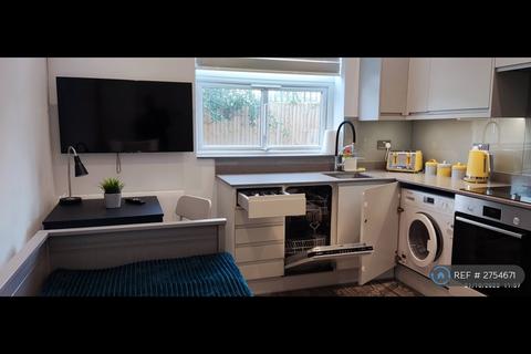 Studio to rent, Hemini Court, Borehamwood, WD6