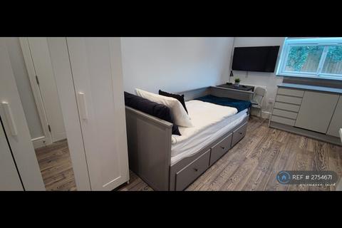 Studio to rent, Hemini Court, Borehamwood, WD6