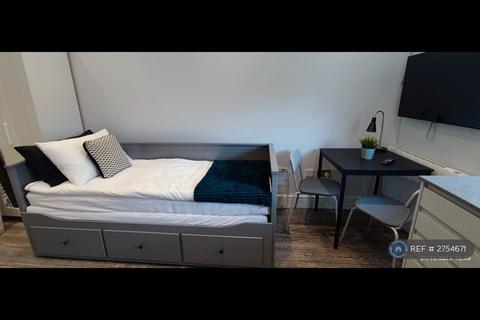 Studio to rent, Hemini Court, Borehamwood, WD6