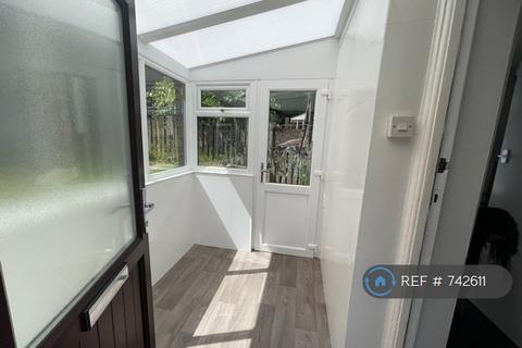 2 bedroom terraced house to rent, Manchester Road, Huddersfield, HD4