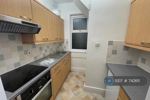 2 bedroom terraced house to rent, Manchester Road, Huddersfield, HD4