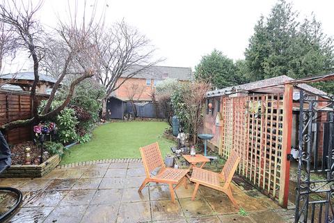 3 bedroom semi-detached house for sale, Chiltern Avenue, Farnborough GU14