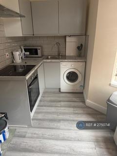 Studio to rent, Cobbold Road, London, NW10