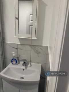 Studio to rent, Cobbold Road, London, NW10