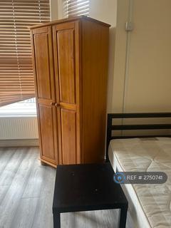 Studio to rent, Cobbold Road, London, NW10