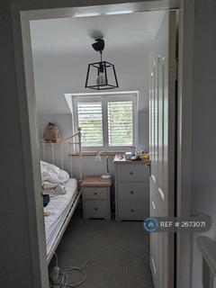 1 bedroom in a house share to rent, Oak Tree Drive, Guildford, GU1