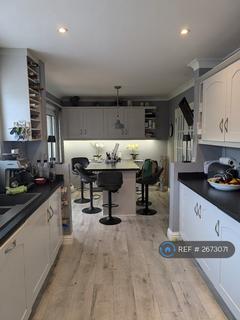1 bedroom in a house share to rent, Oak Tree Drive, Guildford, GU1