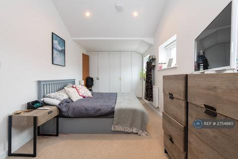 2 bedroom flat to rent, Barnes High Street, London, SW13