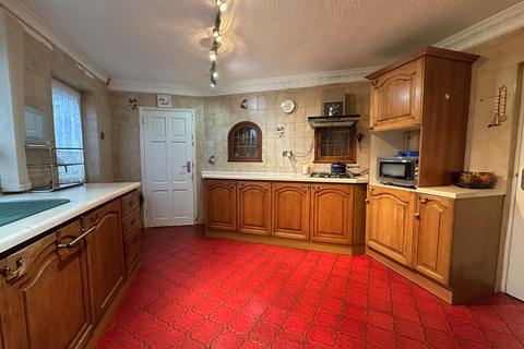 4 bedroom semi-detached house for sale, Kipling Avenue, Wolverhampton WV14