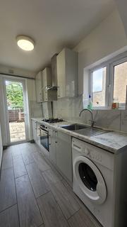 2 bedroom apartment to rent, Drayton Road, London N17