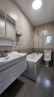 2 bedroom apartment to rent, Drayton Road, London N17