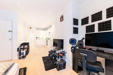 Studio to rent, Wardour Street, London, W1D