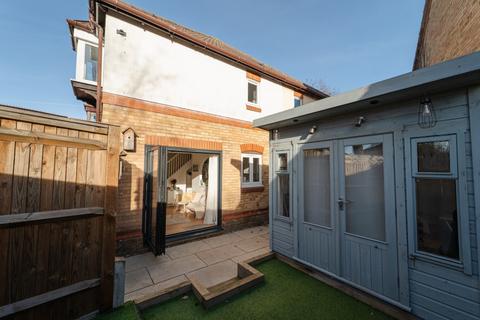 1 bedroom semi-detached house to rent, Ladygrove Drive, Guildford GU4