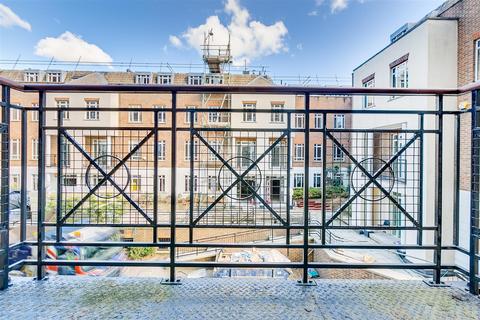 2 bedroom flat for sale, Devonhurst Place, London, W4