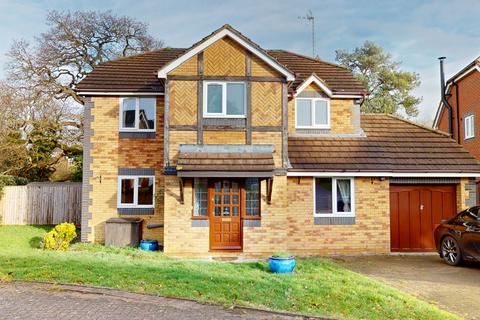 4 bedroom detached house for sale, Redgrove Park