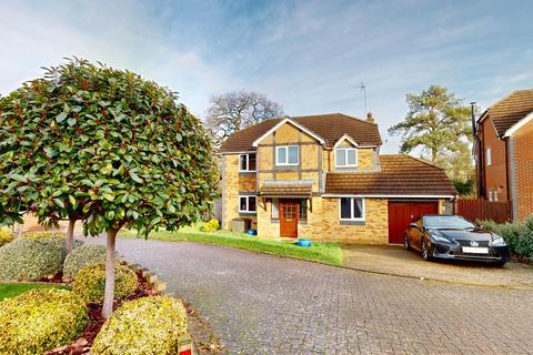 4 bedroom detached house for sale, Redgrove Park