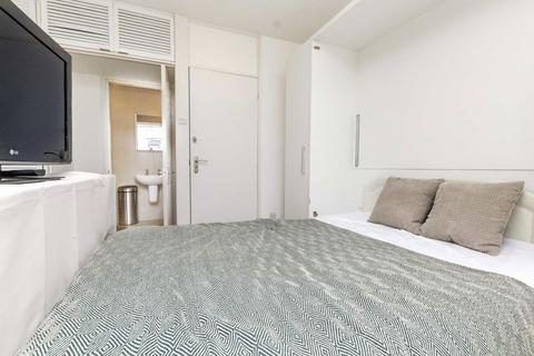Studio to rent, Cold Harbour, London E14