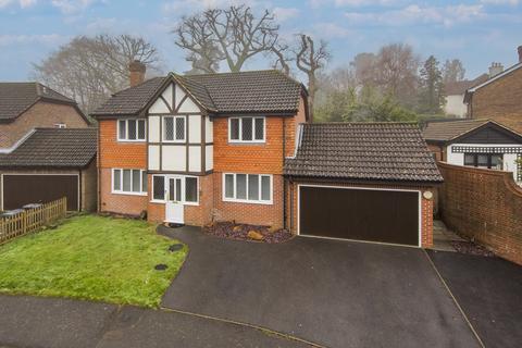 4 bedroom detached house for sale, Graycoats Drive, Crowborough
