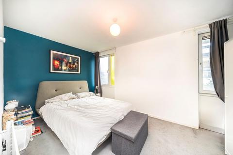 3 bedroom flat to rent, St. Stephens Road, London E3