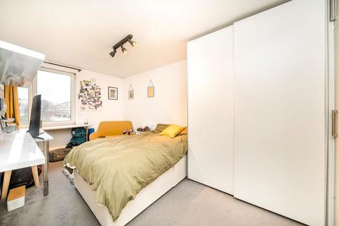 3 bedroom flat to rent, St. Stephens Road, London E3