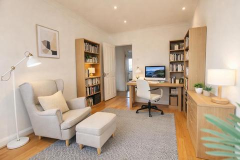3 bedroom flat to rent, England`s Lane, NW3, Belsize Park