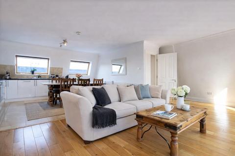 3 bedroom flat to rent, England`s Lane, NW3, Belsize Park