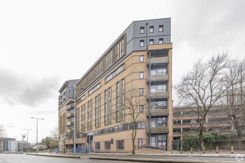 Retail property (high street) to rent, 10 Fitzalan Pl Cardiff CF24 0ED