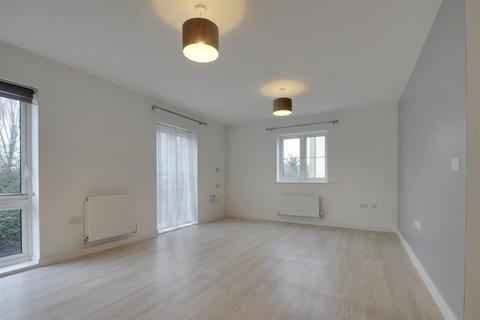2 bedroom flat to rent, 19 Cambrian Way, Worthing BN13
