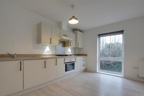 2 bedroom flat to rent, 19 Cambrian Way, Worthing BN13