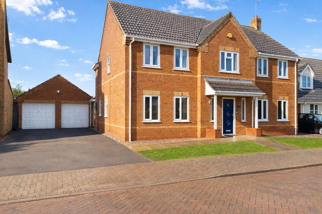 5 bedroom detached house for sale