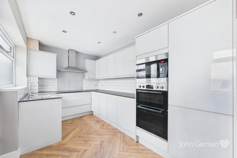 4 bedroom detached house for sale, Oak Crescent, Ashbourne