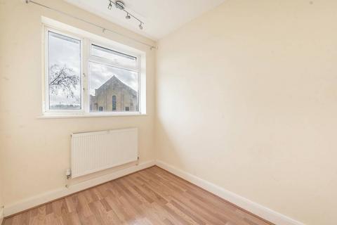 2 bedroom maisonette to rent, Imperial Close, Harrow, HA2