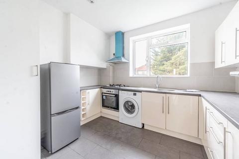 2 bedroom maisonette to rent, Imperial Close, Harrow, HA2