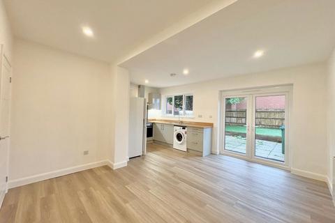 3 bedroom semi-detached house to rent, Hill Lane, Southampton