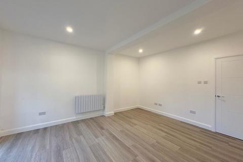 3 bedroom semi-detached house to rent, Hill Lane, Southampton