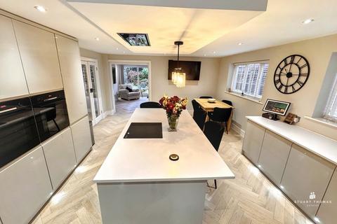 4 bedroom detached bungalow for sale, Daws Heath Road, Benfleet