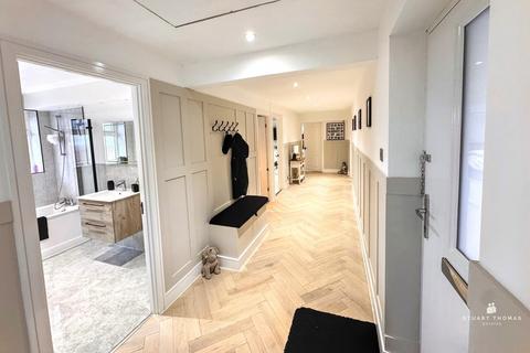 4 bedroom detached bungalow for sale, Daws Heath Road, Benfleet