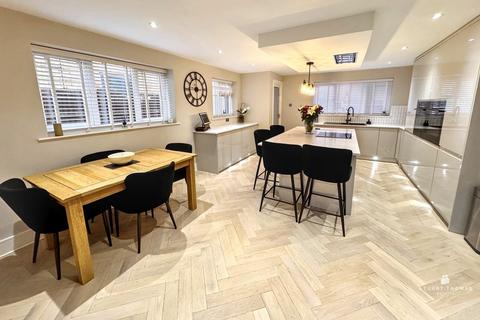 4 bedroom detached bungalow for sale, Daws Heath Road, Benfleet