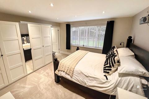 4 bedroom detached bungalow for sale, Daws Heath Road, Benfleet