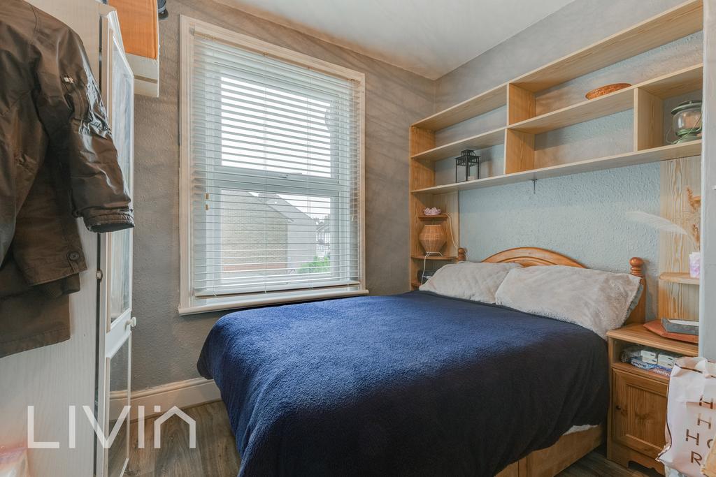 218 Whitehorse Road, CR0 - 18