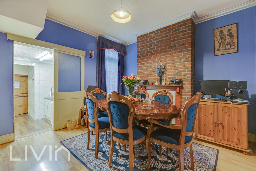 218 Whitehorse Road, CR0 - 4