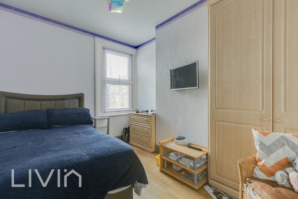 218 Whitehorse Road, CR0 - 15
