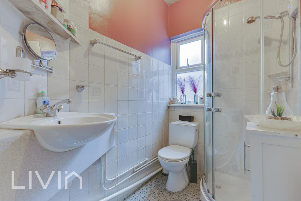 218 Whitehorse Road, CR0 - 17