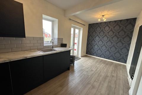 2 bedroom terraced house to rent, Hilda Grove, South Reddish