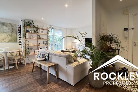 2 bedroom flat to rent, Cremer Street, Hoxton E2